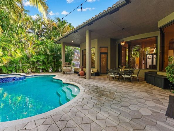 10775 Blue Palm St, Plantation FL 33324