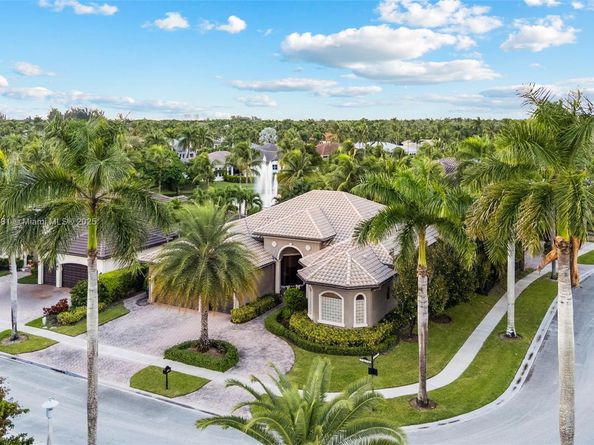10775 Blue Palm St, Plantation FL 33324