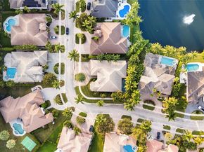 10775 Blue Palm St, Plantation FL 33324