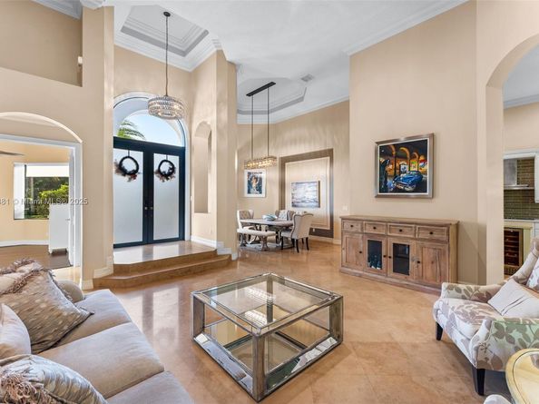 10775 Blue Palm St, Plantation FL 33324