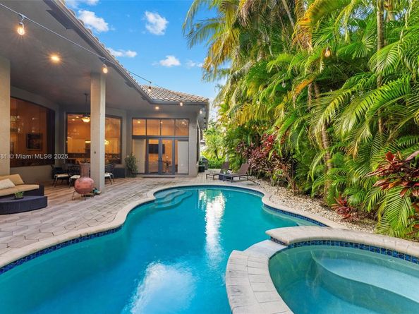 10775 Blue Palm St, Plantation FL 33324