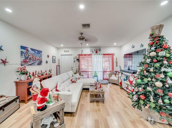 7440 Fillmore St, Hollywood FL 33024