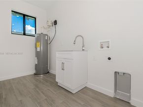 745 NE 36th St, Oakland Park FL 33334