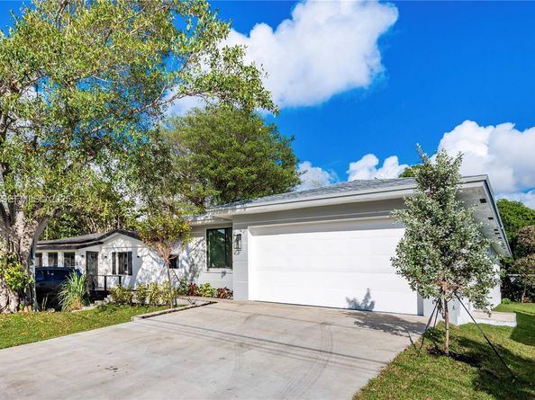 745 NE 36th St, Oakland Park FL 33334