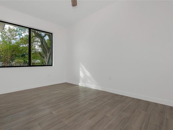 745 NE 36th St, Oakland Park FL 33334