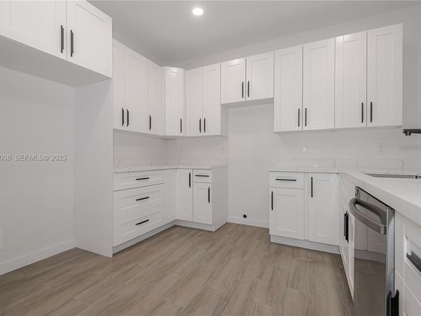 745 NE 36th St, Oakland Park FL 33334