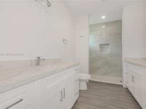 745 NE 36th St, Oakland Park FL 33334