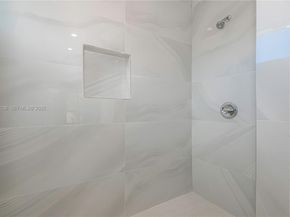 745 NE 36th St, Oakland Park FL 33334