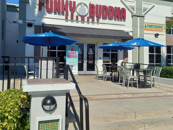 745 NE 36th St, Oakland Park FL 33334