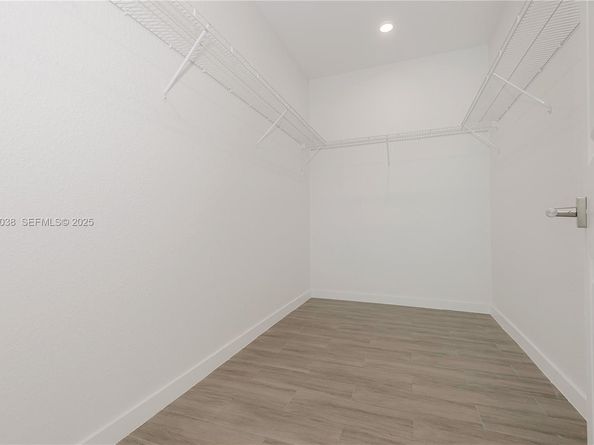 745 NE 36th St, Oakland Park FL 33334