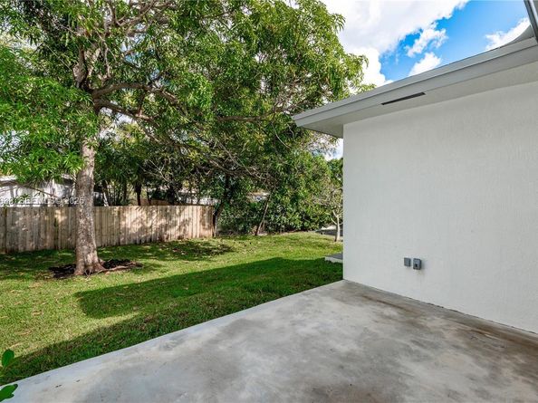 745 NE 36th St, Oakland Park FL 33334