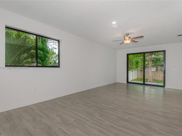 745 NE 36th St, Oakland Park FL 33334