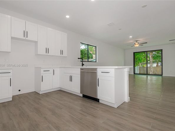 745 NE 36th St, Oakland Park FL 33334