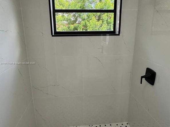 980 NE 146th St, North Miami FL 33161