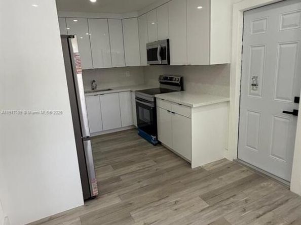 980 NE 146th St, North Miami FL 33161