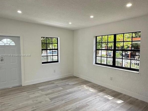 980 NE 146th St, North Miami FL 33161