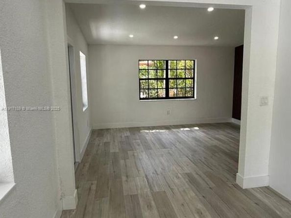 980 NE 146th St, North Miami FL 33161