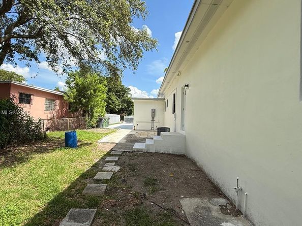980 NE 146th St, North Miami FL 33161