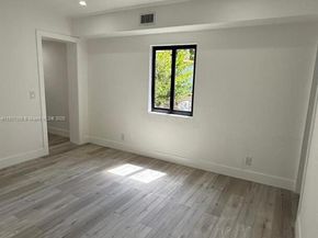 980 NE 146th St, North Miami FL 33161