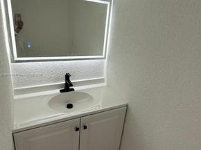 980 NE 146th St, North Miami FL 33161