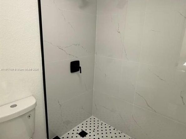 980 NE 146th St, North Miami FL 33161