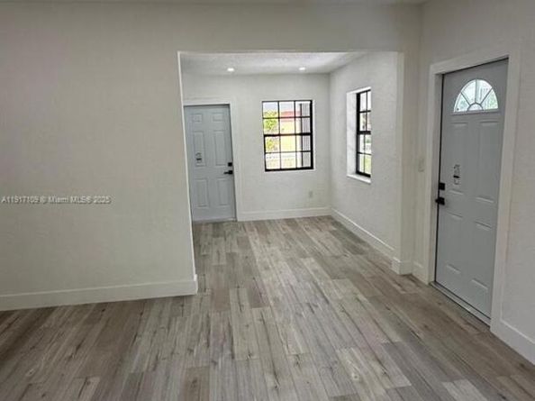 980 NE 146th St, North Miami FL 33161