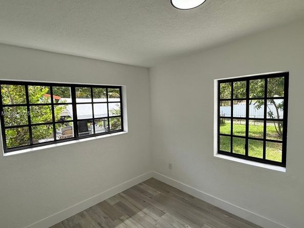 980 NE 146th St, North Miami FL 33161