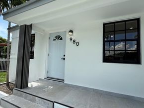 980 NE 146th St, North Miami FL 33161