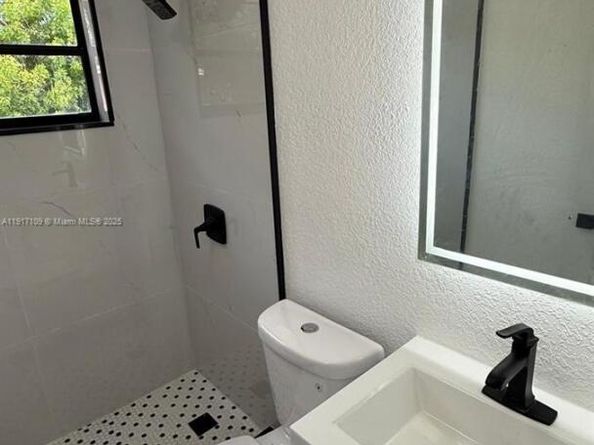 980 NE 146th St, North Miami FL 33161