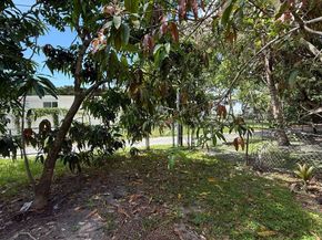 980 NE 146th St, North Miami FL 33161