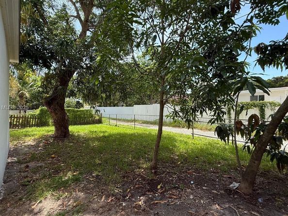 980 NE 146th St, North Miami FL 33161