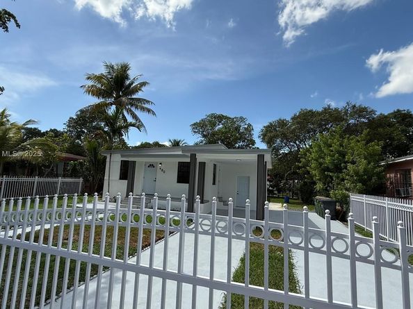 980 NE 146th St, North Miami FL 33161