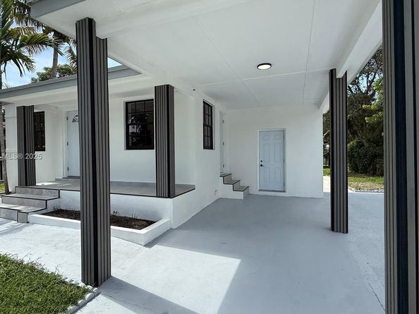 980 NE 146th St, North Miami FL 33161