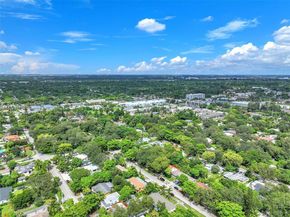 460 NE 132nd St, North Miami FL 33161