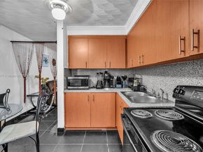 460 NE 132nd St, North Miami FL 33161