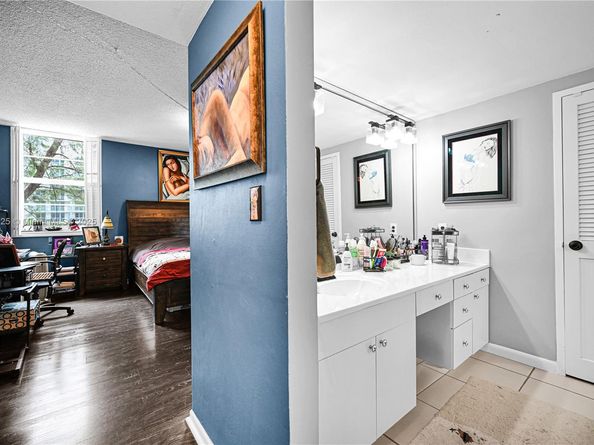 9341 E Bay Harbor Dr 3D, Bay Harbor Islands FL 33154