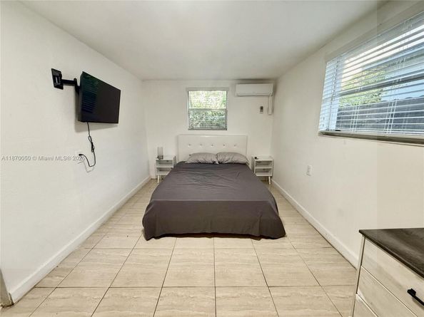 947 NE 149th St, Miami FL 33161