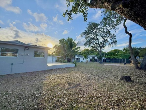 947 NE 149th St, Miami FL 33161