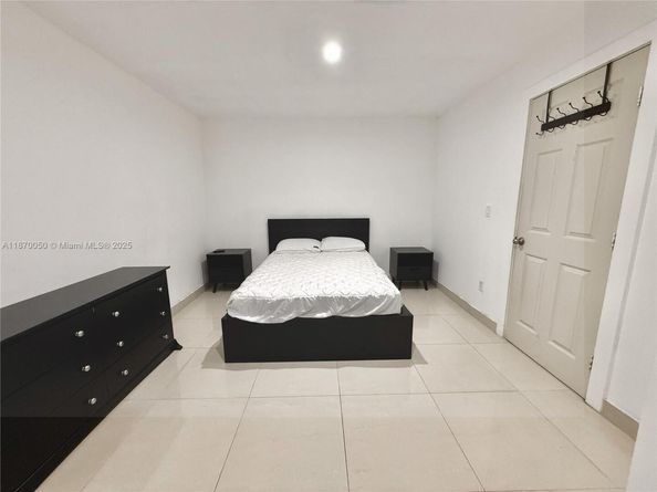 947 NE 149th St, Miami FL 33161