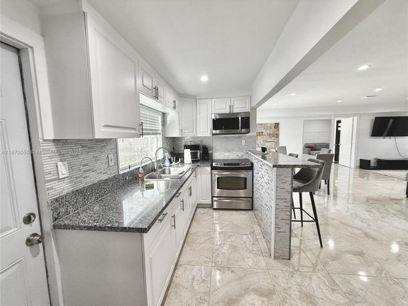 947 NE 149th St, Miami FL 33161