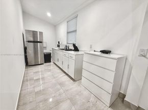 947 NE 149th St, Miami FL 33161