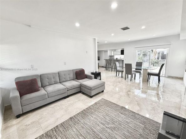 947 NE 149th St, Miami FL 33161