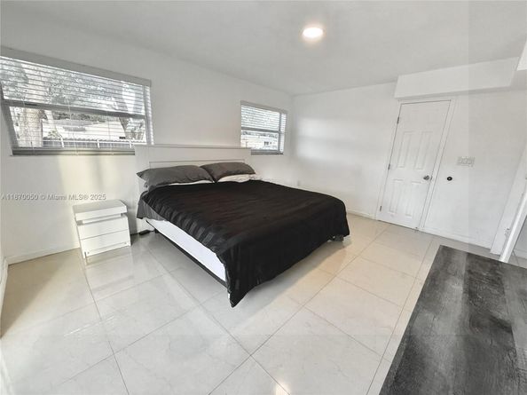 947 NE 149th St, Miami FL 33161