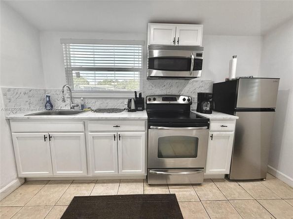 947 NE 149th St, Miami FL 33161