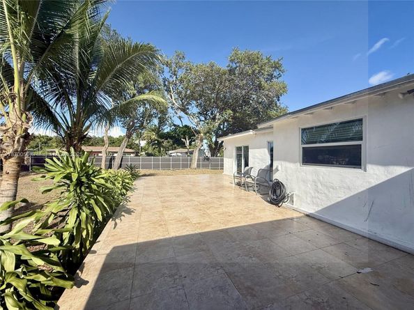 947 NE 149th St, Miami FL 33161