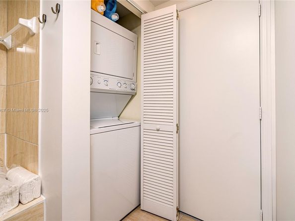 1750 N Bayshore Dr 3906, Miami FL 33132