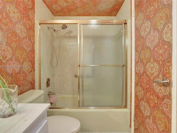 4330 Hillcrest Dr 807, Hollywood FL 33021