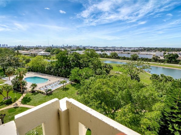 4330 Hillcrest Dr 807, Hollywood FL 33021