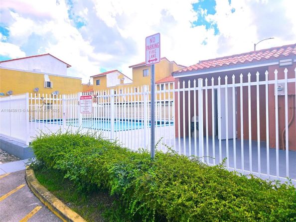 2775 W 61st St 203, Hialeah FL 33016