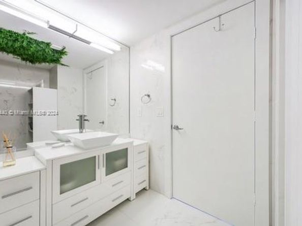 92 SW 3 st 5108, Miami FL 33130